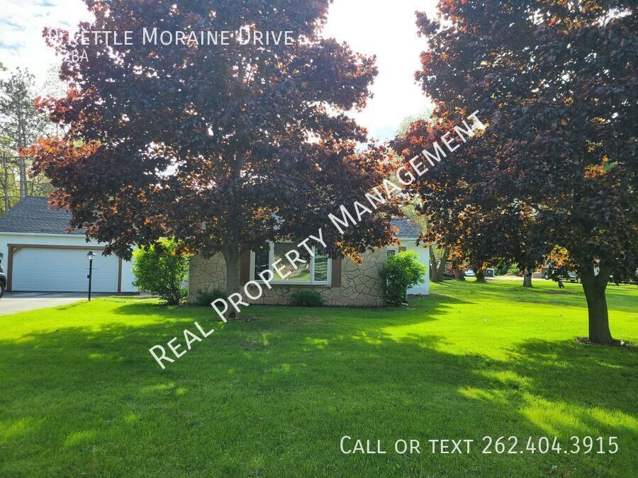 Primary Photo - 419 Kettle Moraine Dr