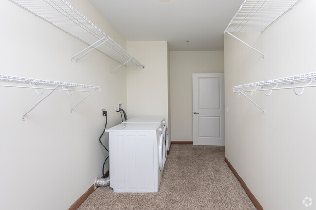 1BR, 1BA - 853SF - 5 Central