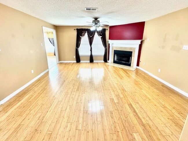 Building Photo - Now leasing a 4-bedroom 2.5 bath home in Arlington. Great location and great schools!