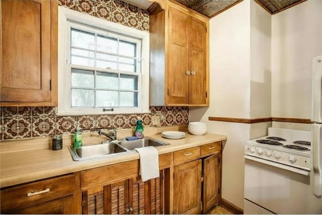 Kitchen - 134 Warwick St SE