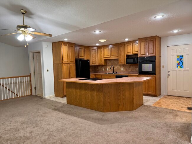 Building Photo - 750 Abbie Ct