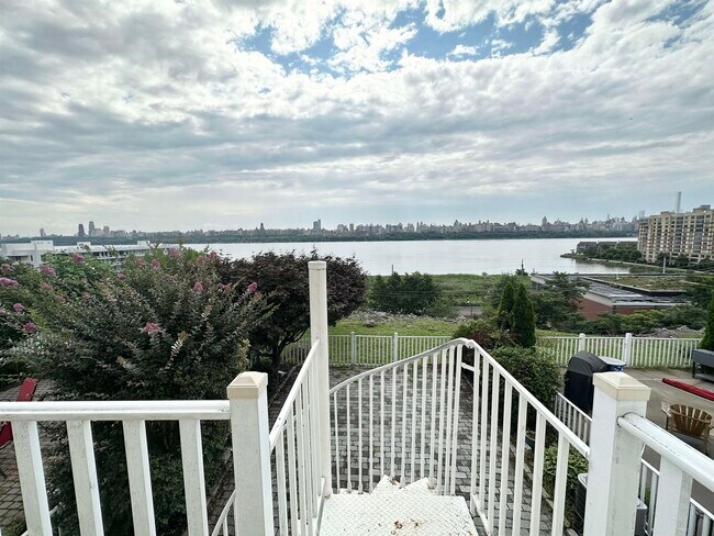 Foto del edificio - 22 Bergen Ridge Rd