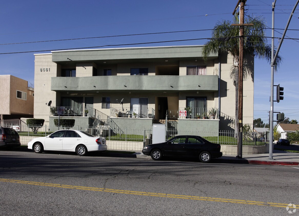 Foto del edificio - 6561 Fulton Ave