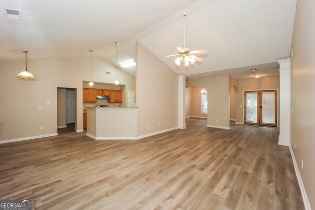 Building Photo - 6245 New Magnolia Pl