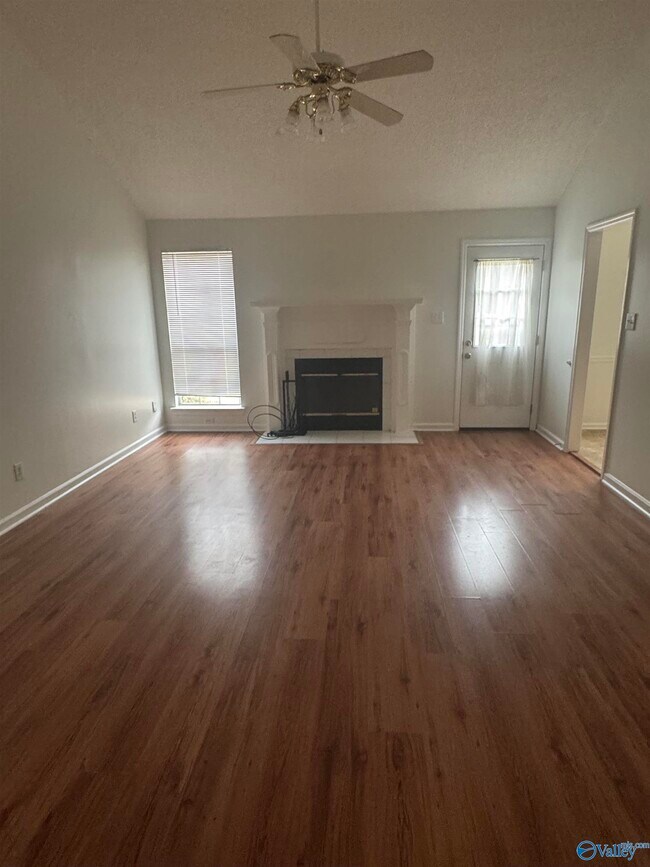 Foto del edificio - 591 Bell Factory Rd