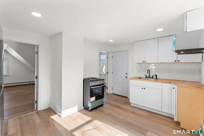 Foto del edificio - 26 Mc Lean St