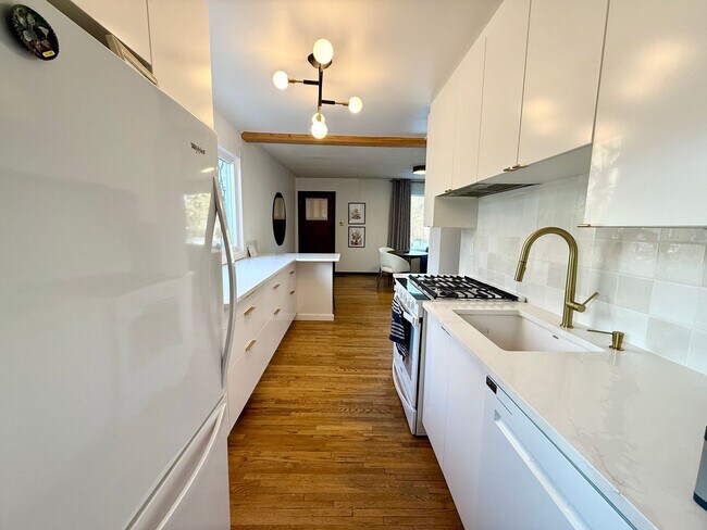 Photo du bâtiment - 8707-8778 78 Ave NW