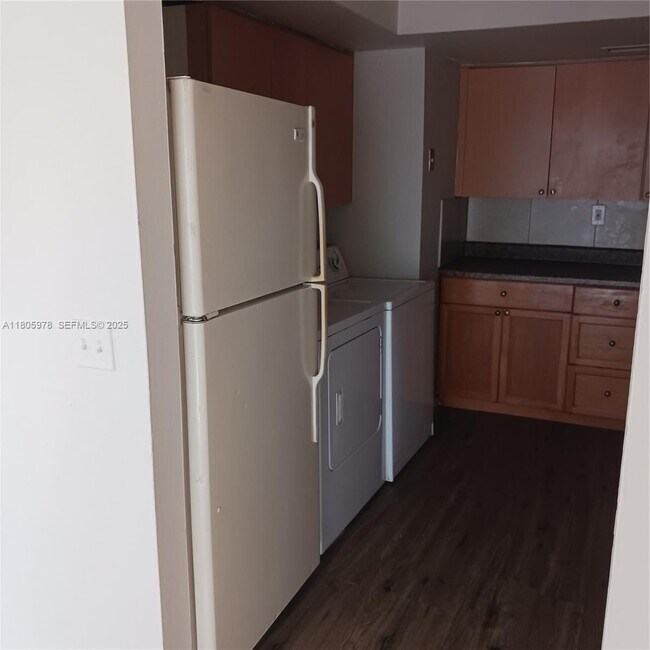 Foto del edificio - 5906 NW 21st St