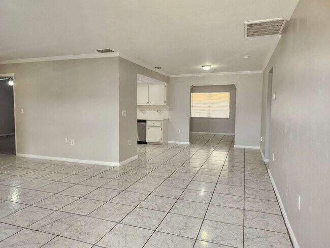 Foto del edificio - Single Family 3 bedroom 2 bath Must See