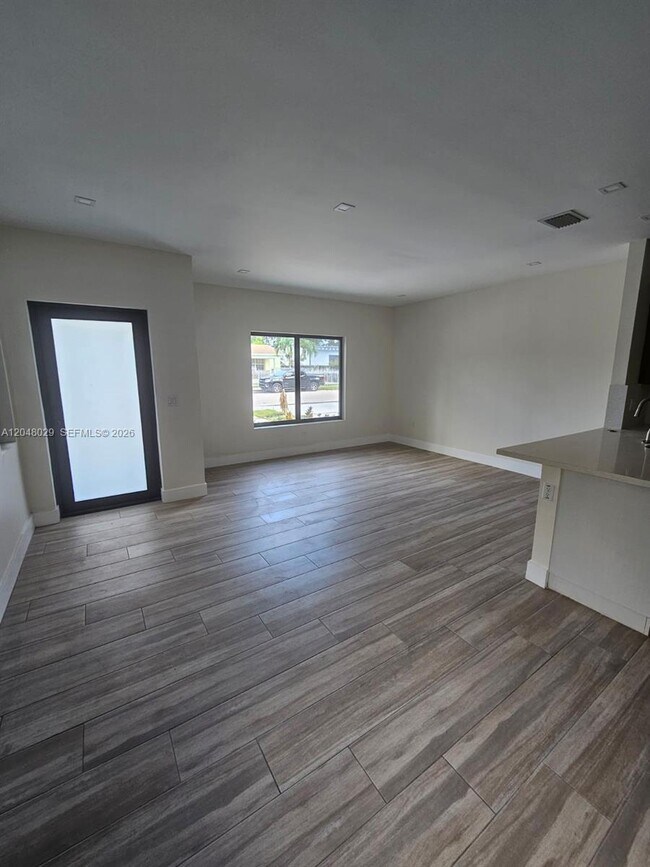 Foto del edificio - Northwest 3rd Avenue, Miami, FL 33127 - 3 BR 2 BA house