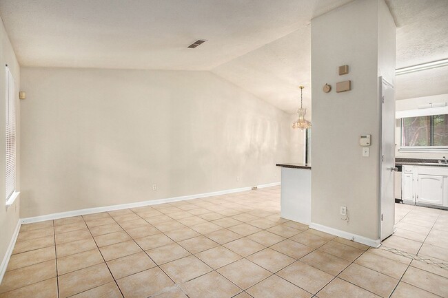 Foto del edificio - 3 bedroom 2 bathroom house