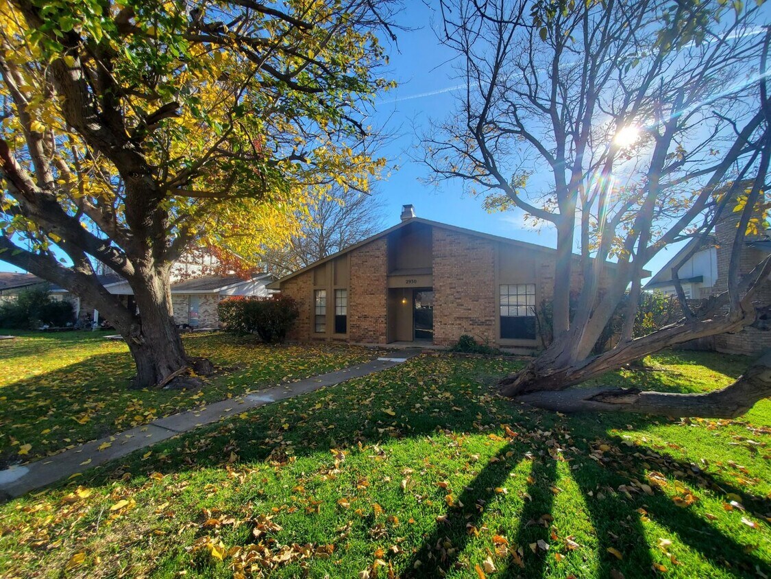Primary Photo - Spacious home with 2 living areas!