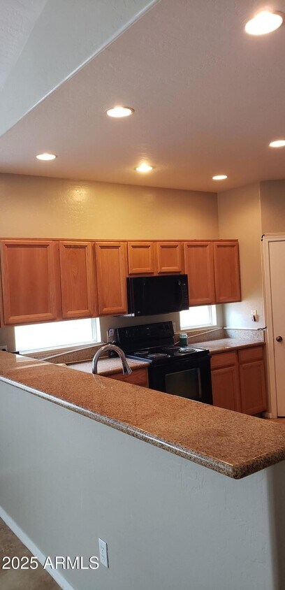 Primary Photo - 13425 W Keim Dr