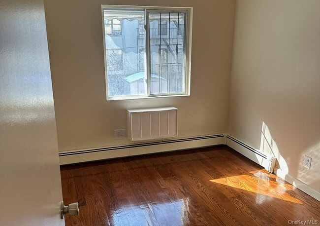 Building Photo - 858 E 175th St