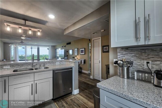 Building Photo - 575 Oaks Ln