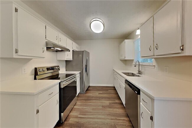 Foto del edificio - 6460 River Hill Dr