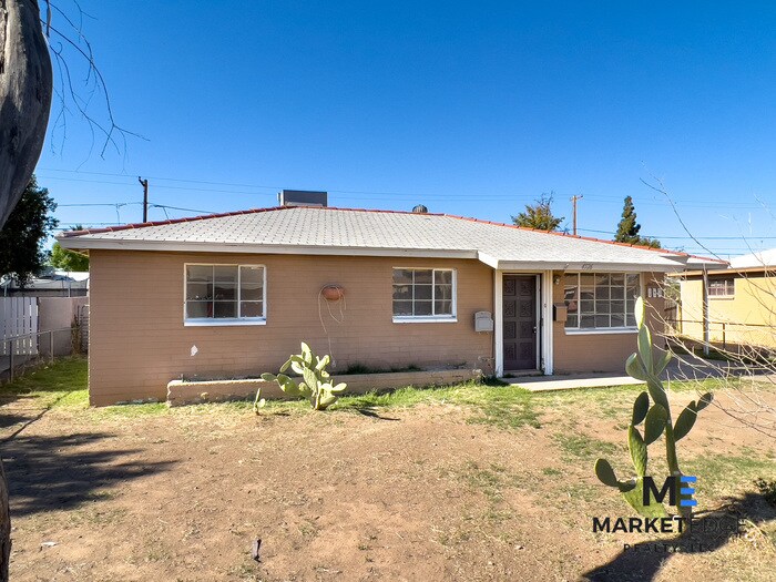 Primary Photo - 3Bed/1Bath House at Indian School/43rd! Re...