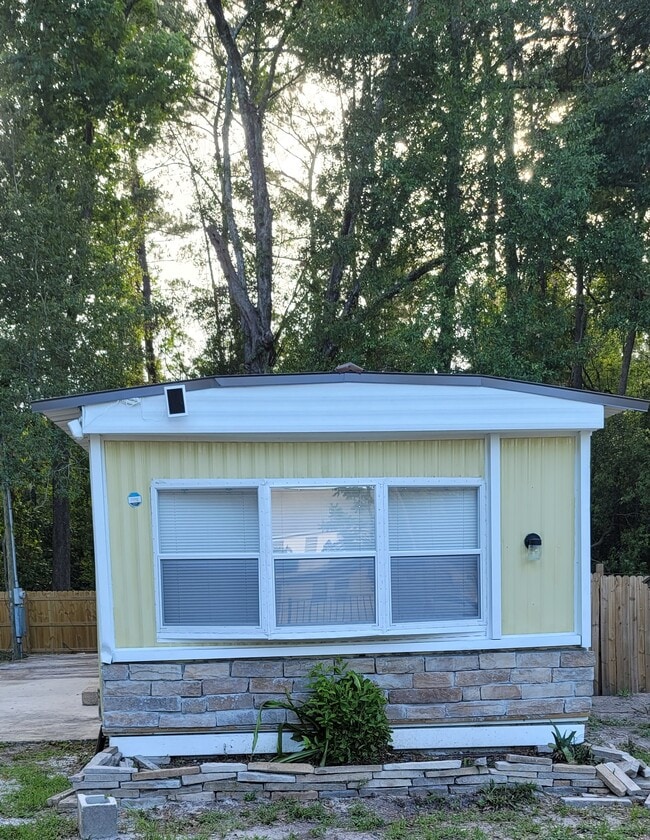 Building Photo - 9660 Valerie St