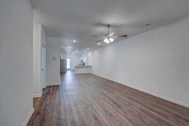 Foto del edificio - 741 Short Leaf Ln