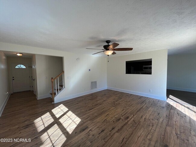 Building Photo - 117 Lightwater Dr