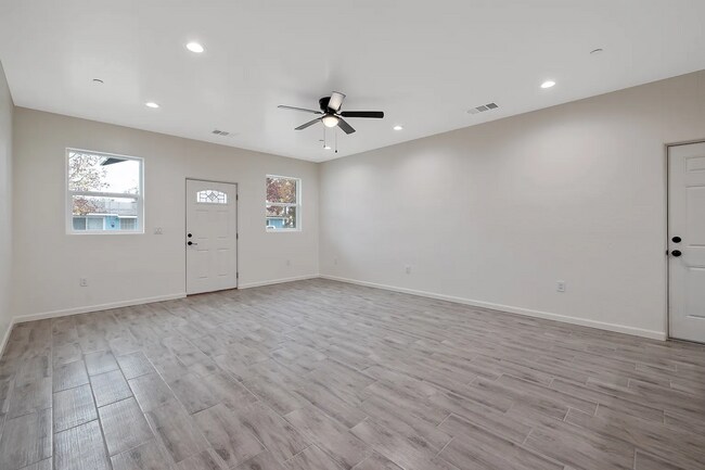 Foto del edificio - 601 E 10th St