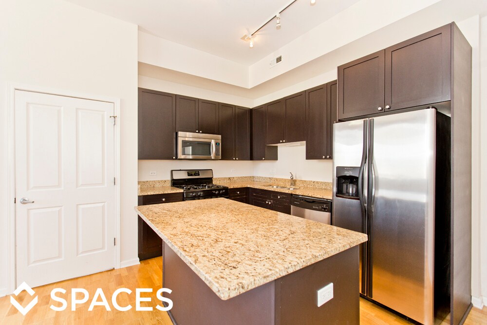 Foto principal - 1464 S MICHIGAN Ave