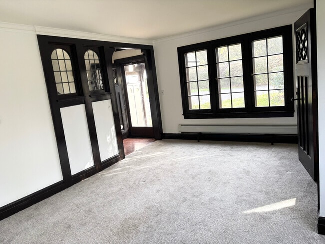 Building Photo - 708 Rock Beach Rd