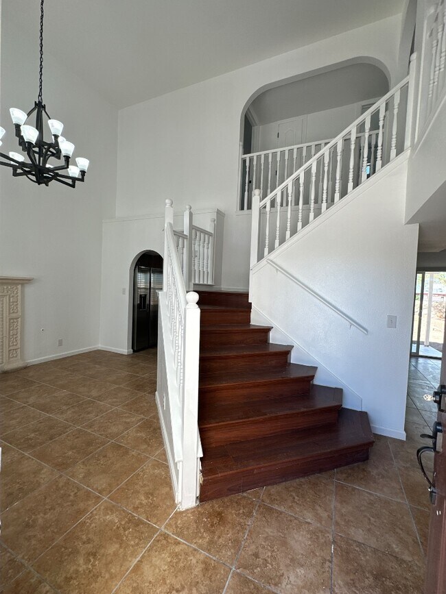 Foto del edificio - 7461 Plaza Redonda Dr