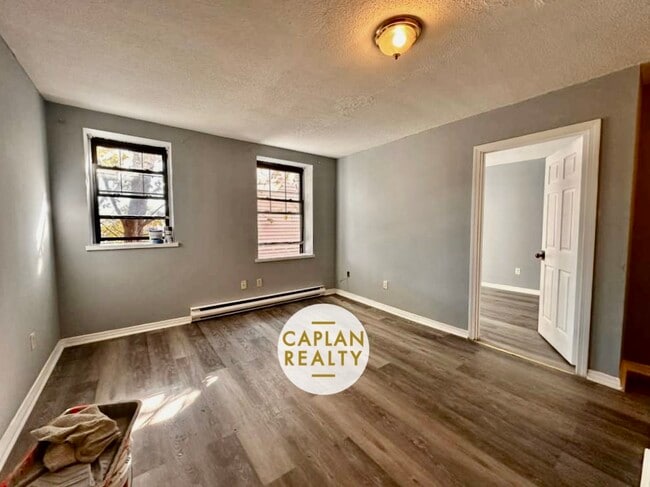 Building Photo - 1407 Chapel St Building Photo - 1407 Chapel St