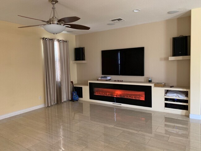 Foto del edificio - 2493 E Bridgeport Pkwy