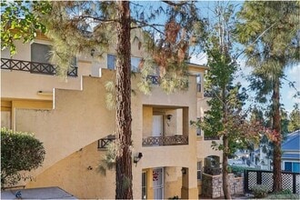 Building Photo - 2039 Lakeridge Cir