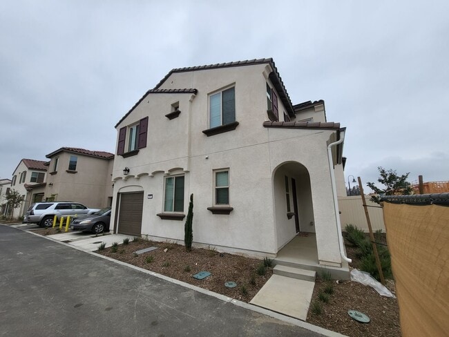 Foto del edificio - BRAND NEW HOME! 4 bed, 3 bath in new gated...