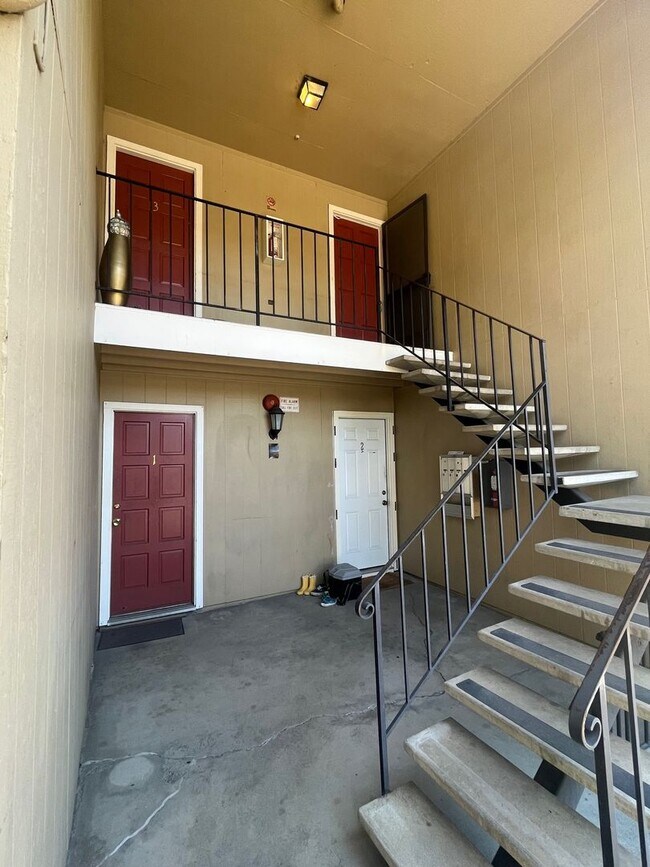 Building Photo - 2510 Yulupa Ave