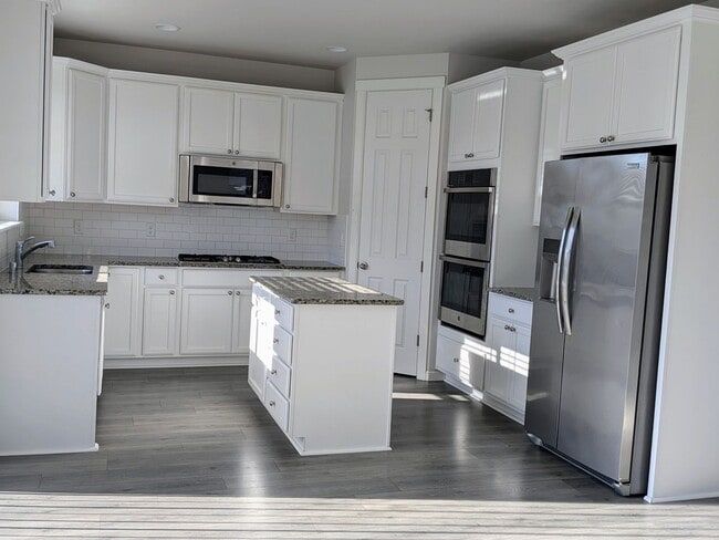 Building Photo - 3 Level, with Walk-out Lower level. Move i...