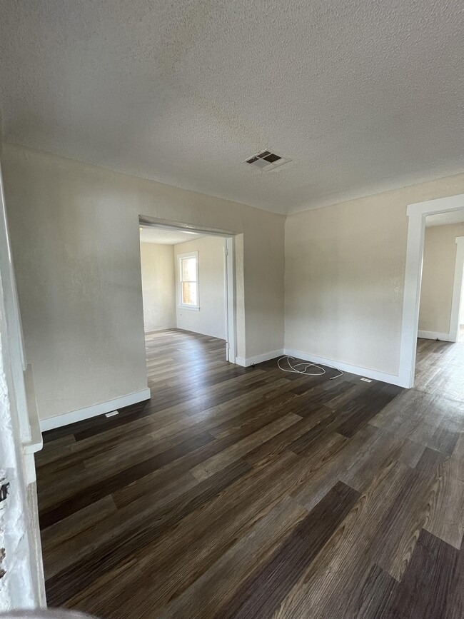 Foto del edificio - 3522 Jackson Ave