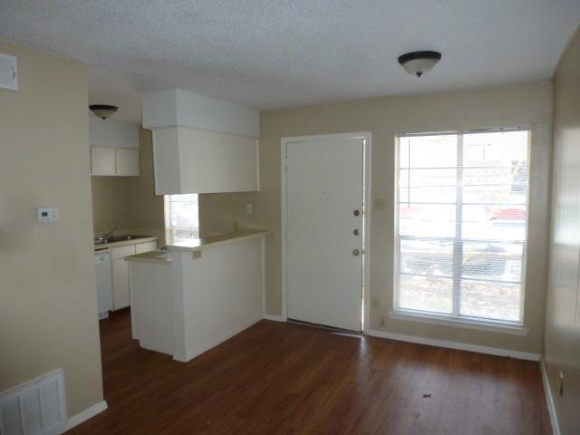 Foto del edificio - 921 E 46th St