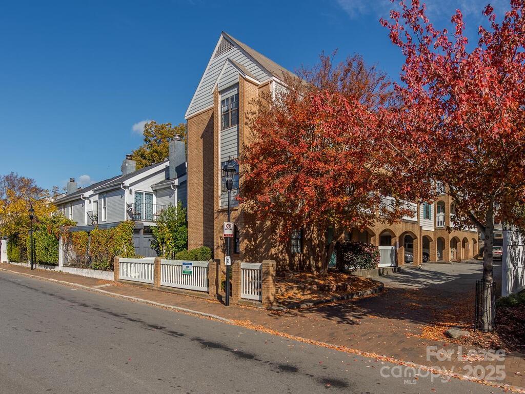 Foto principal - 406 W 9th St
