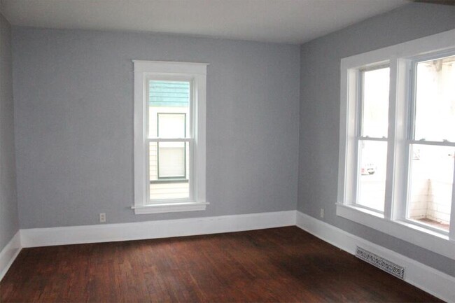 Building Photo - 1725 D Ave NE