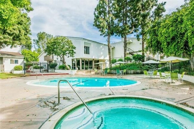 Building Photo - Bright, comfortable, and spacious one bedroom Condominium