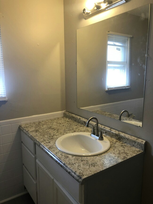 Building Photo - 1621 Kings Mill Ct