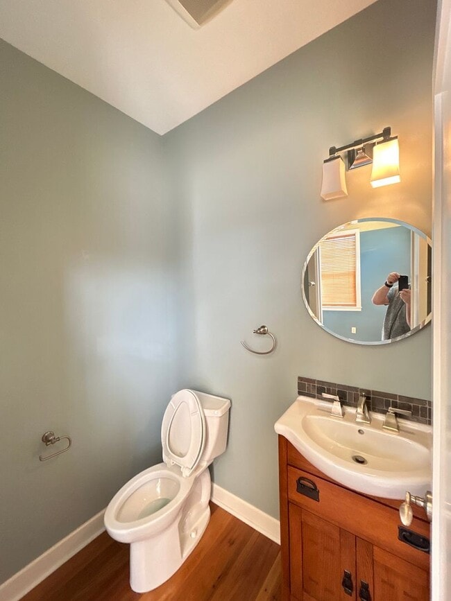 Foto del edificio - 2 Bedroom / 1.5 Bath Executive Apartment i...