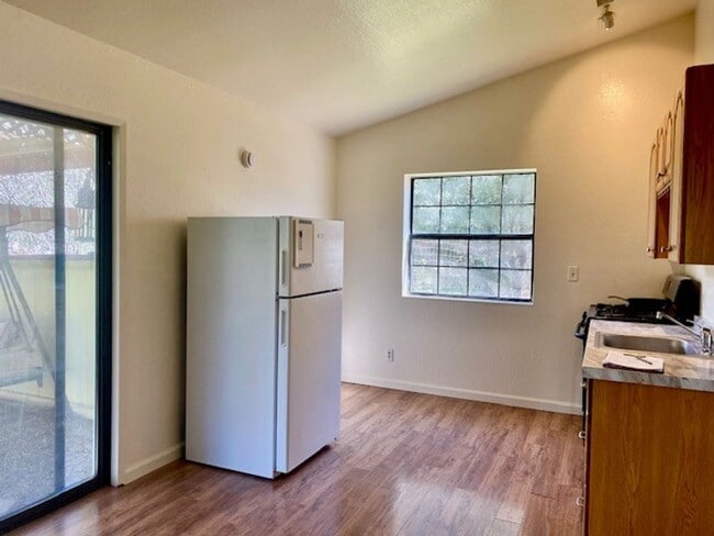 Building Photo - 18601 Country Ln