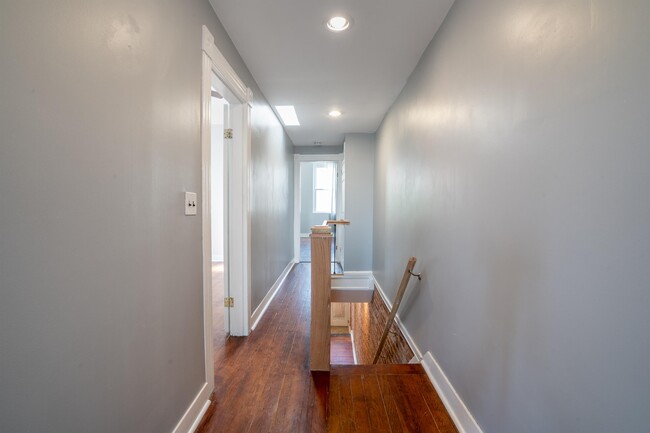 Building Photo - 220 S Conkling St