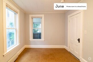 Building Photo - Private bedroom in 3 bed/1 bath Home