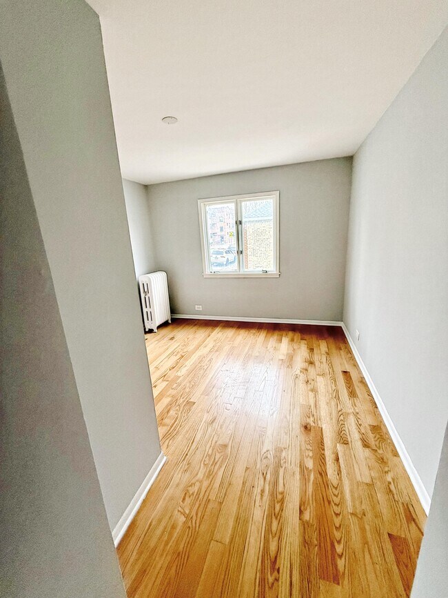 Foto del edificio - 4241 N Laramie Ave