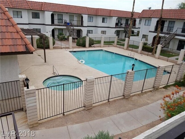 Foto del edificio - 4300 N Lamont St