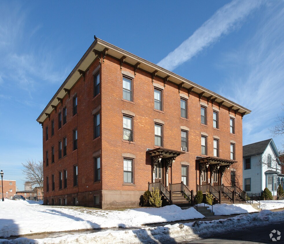 Primary Photo - 40-44 Alden St