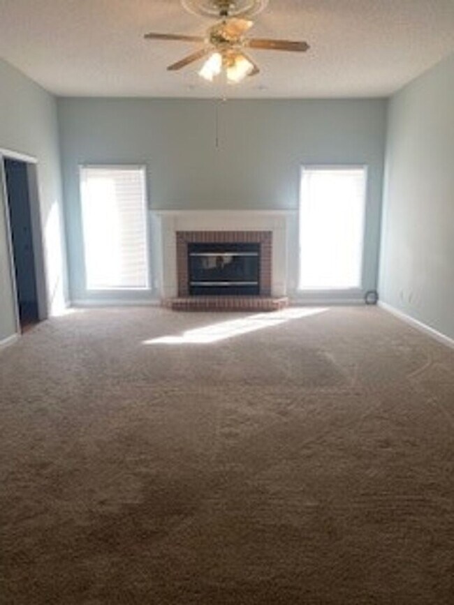 Foto del edificio - 2825 Partridge Ln