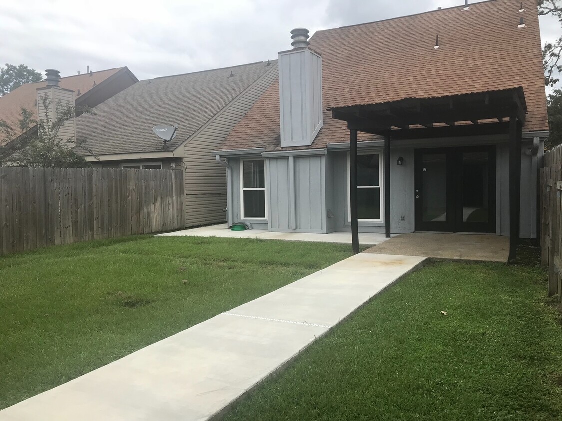 Primary Photo - Beautiful renovated two story house