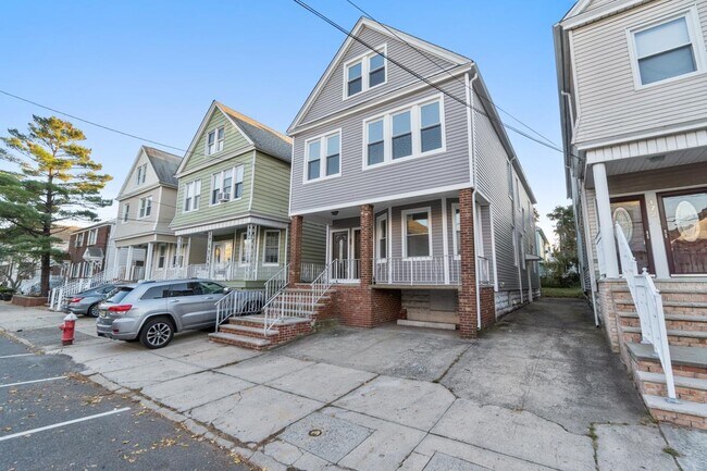 Foto del edificio - 170 W 10th St